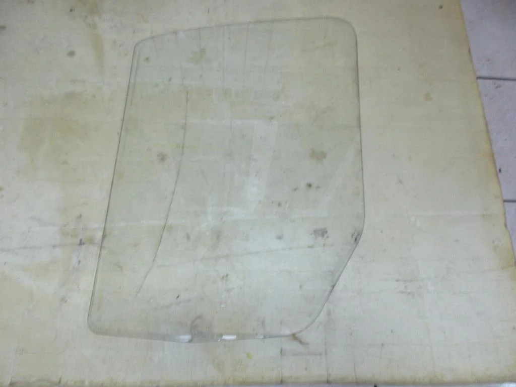 Стекло переднее правое Mercedes-Benz