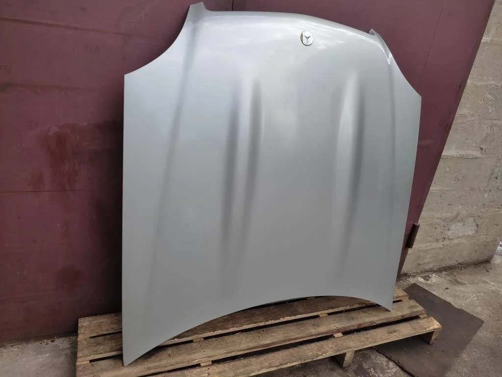 Капот Mercedes-Benz