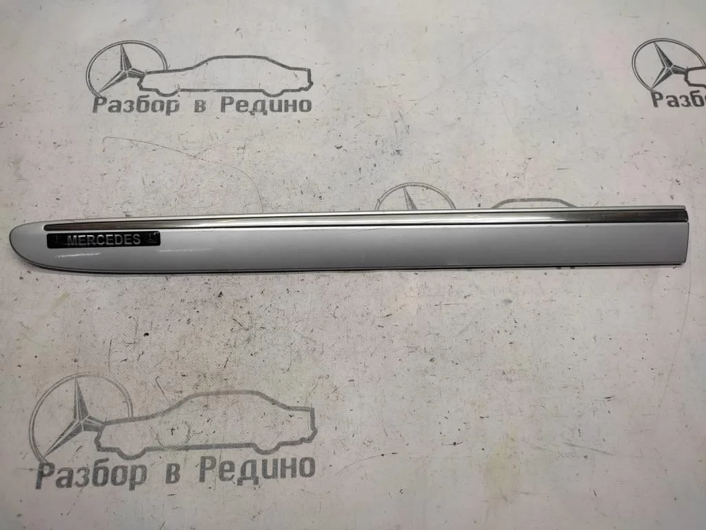 Молдинг двери Mercedes-Benz