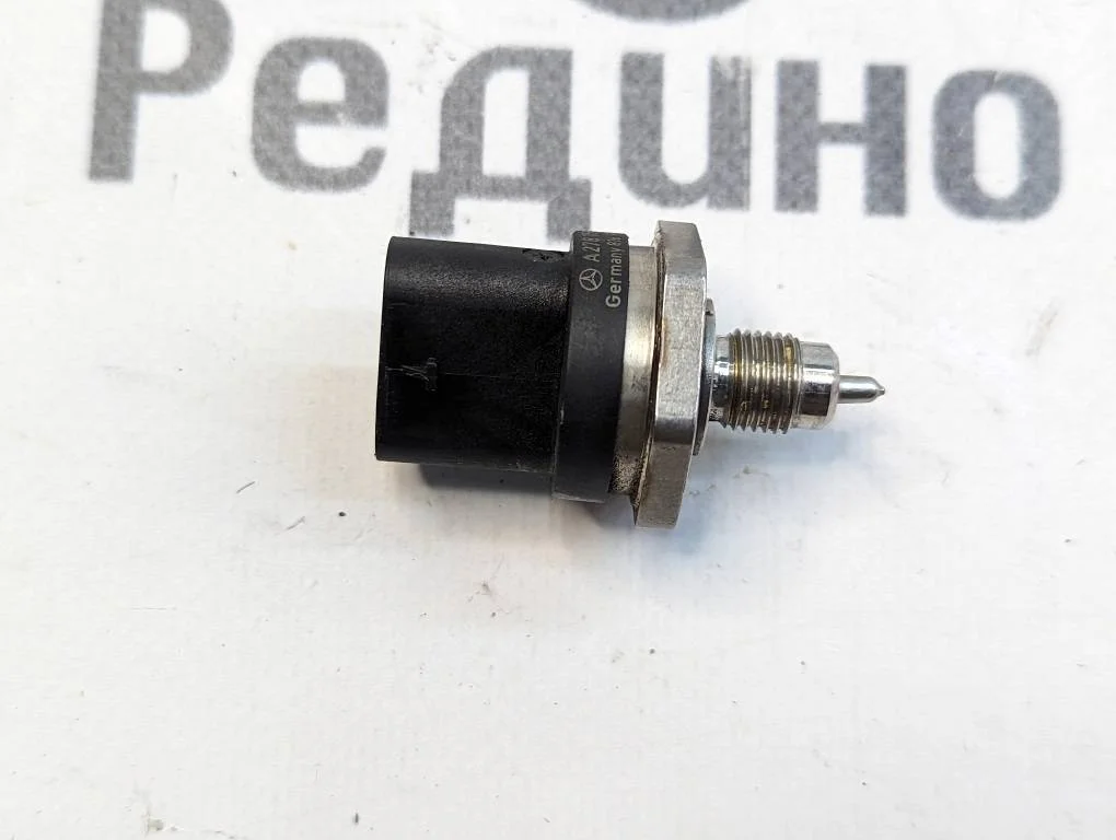 Датчик давления топлива Mercedes-Benz