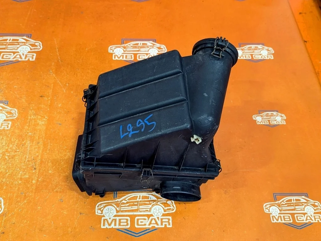 Корпус воздушного фильтра Mercedes-Benz
