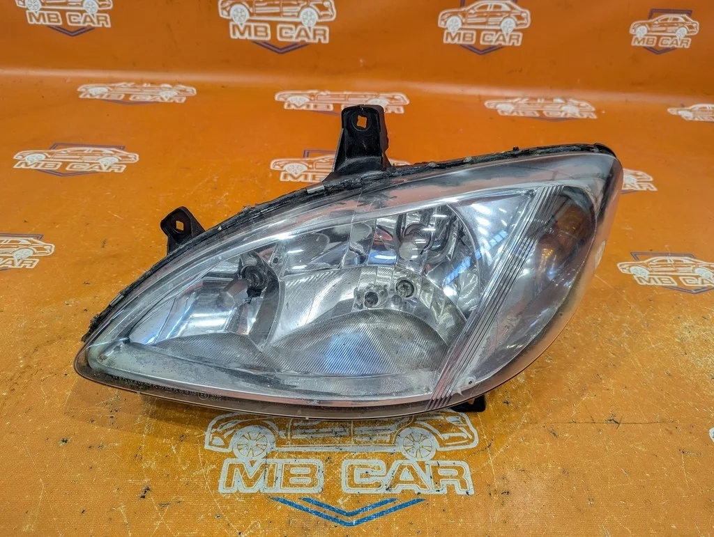 Фара левая Mercedes-Benz