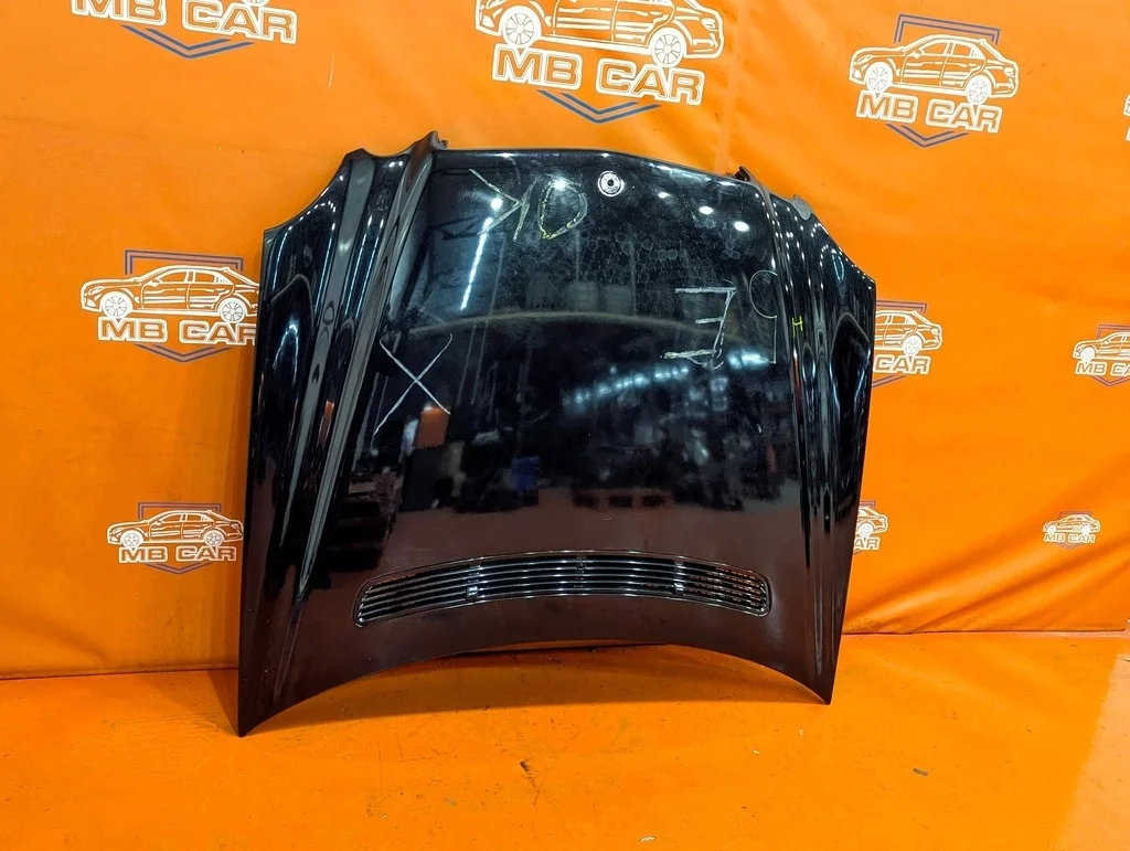 Капот Mercedes-Benz