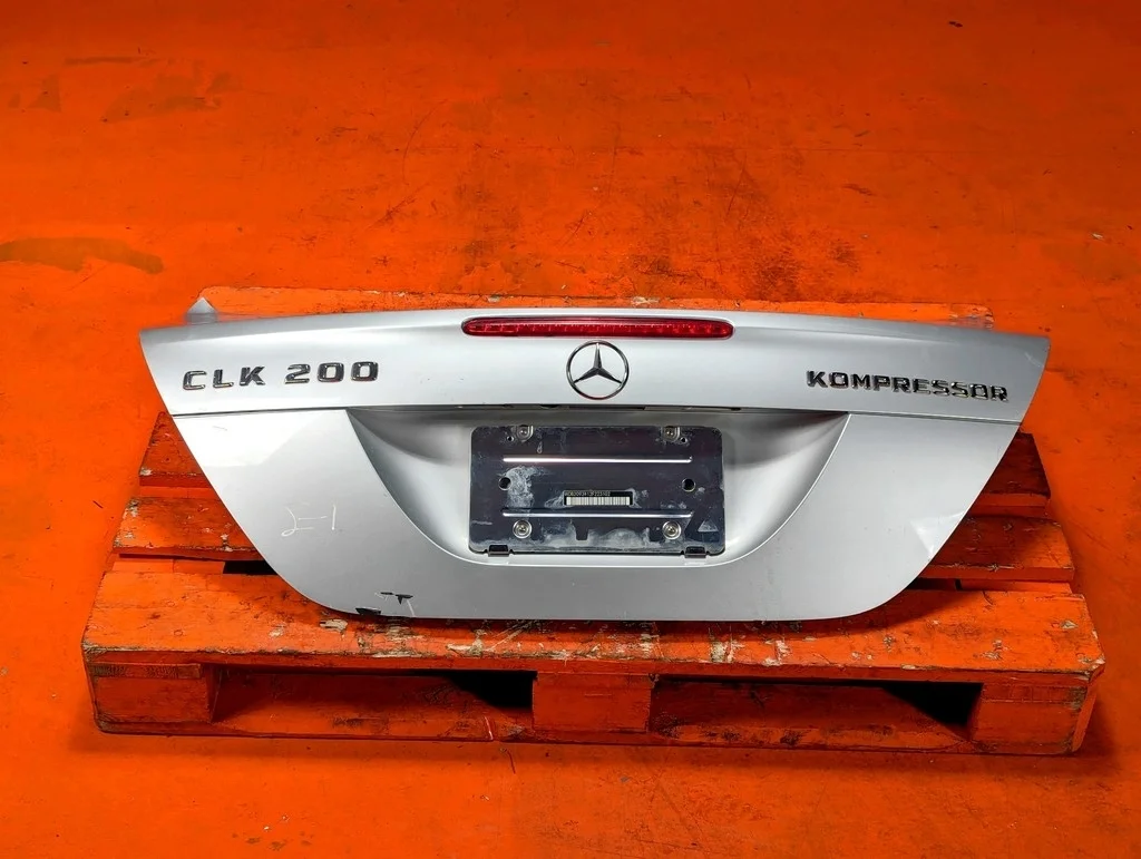 Крышка багажника Mercedes-Benz