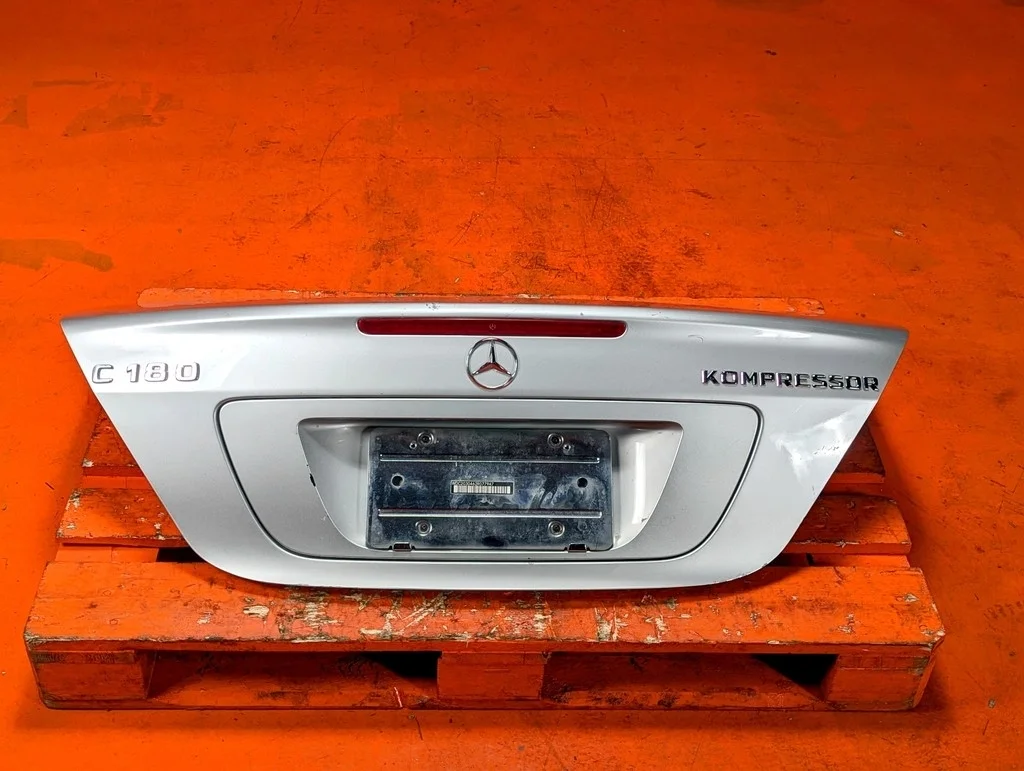 Крышка багажника Mercedes-Benz