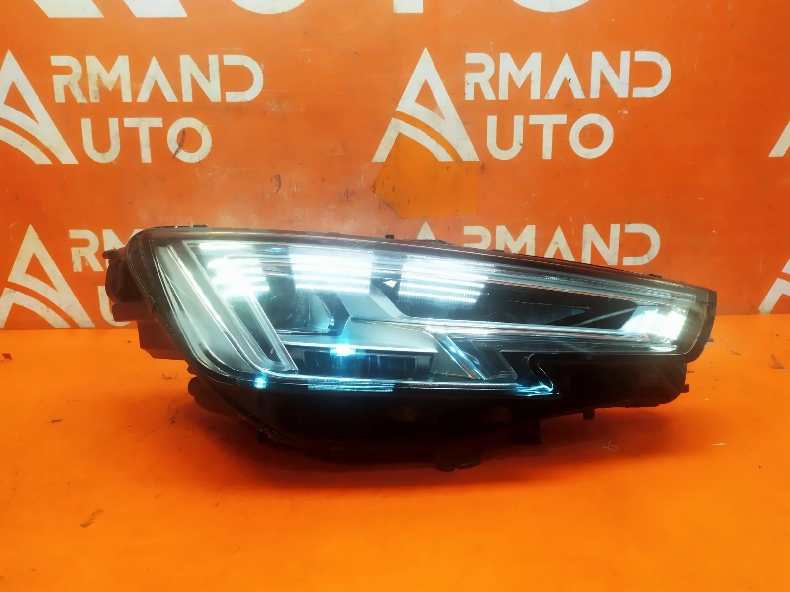 Фара Audi A4 2015-2020 B9