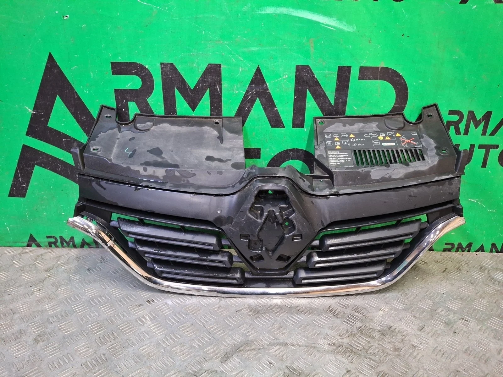 Решетка радиатора Renault Logan 2018-2022