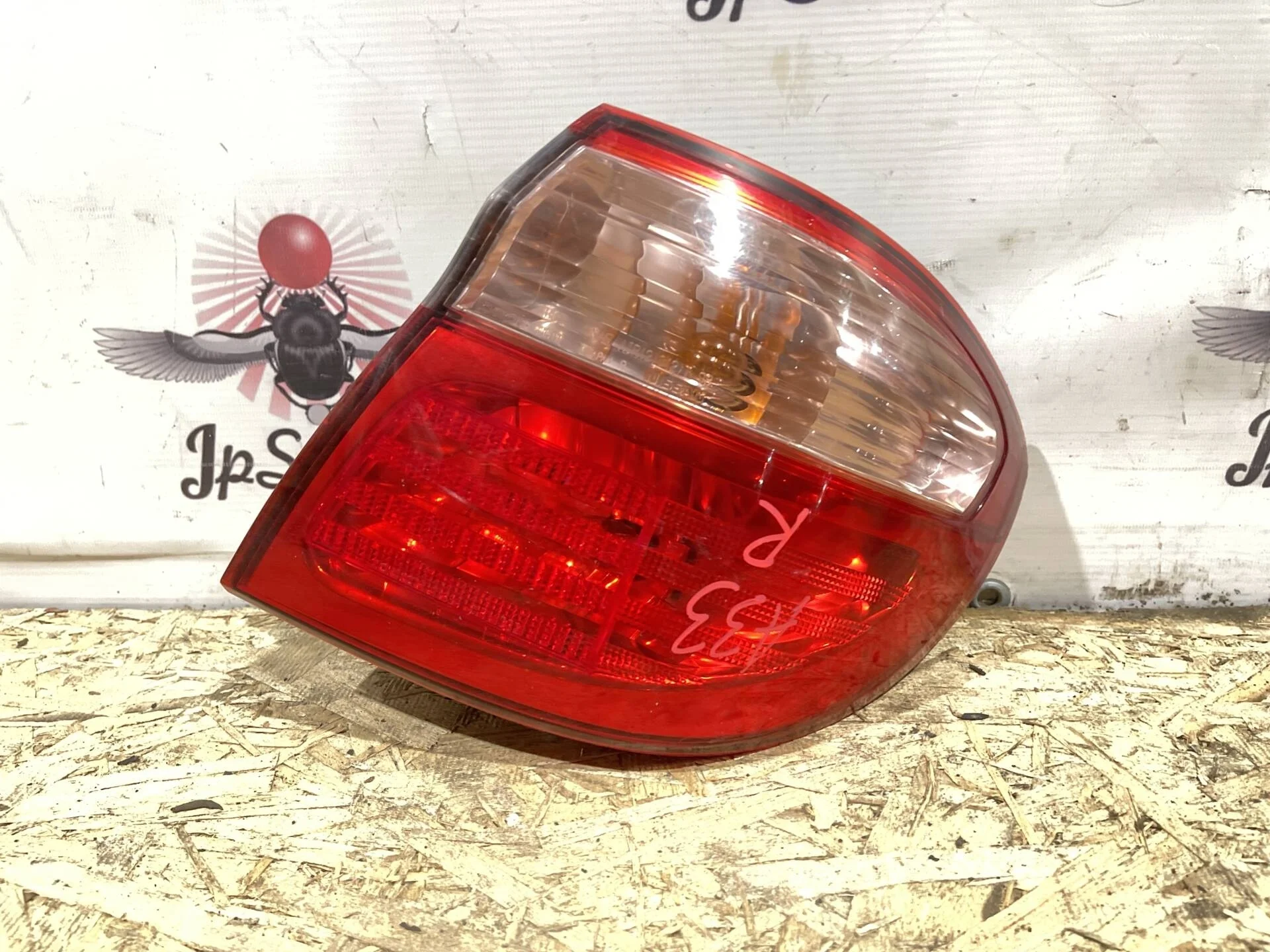 Фонарь задний правый Nissan Maxima A33