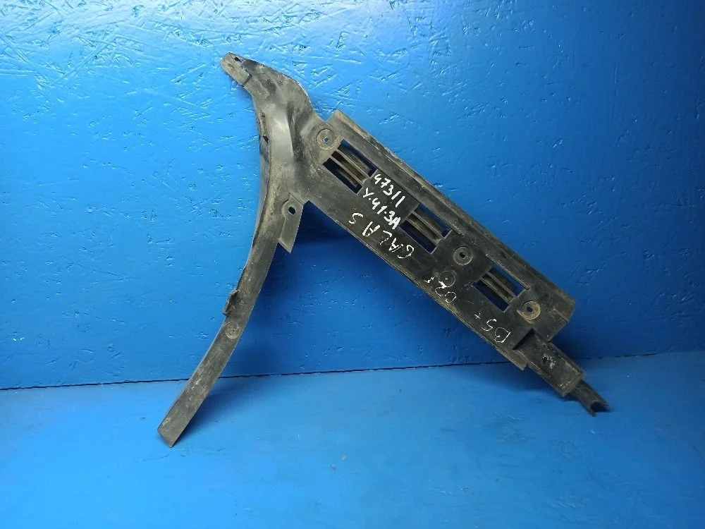 Кронштейн заднего бампера правый  VW Passat B5+