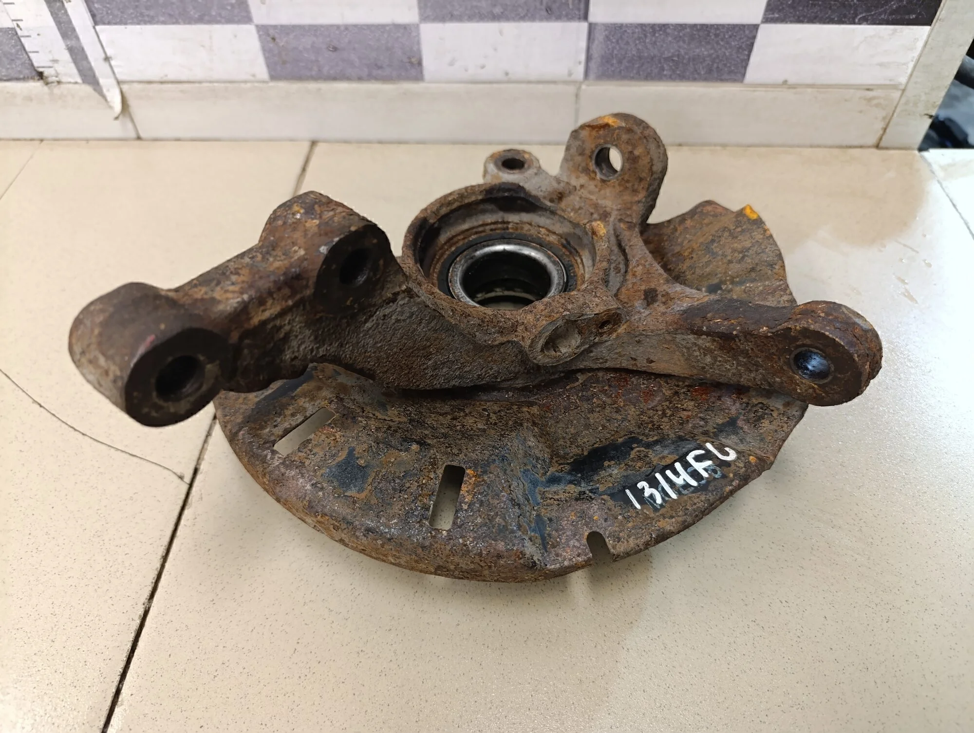 Кулак поворотный передний левый Solaris 2010-2017