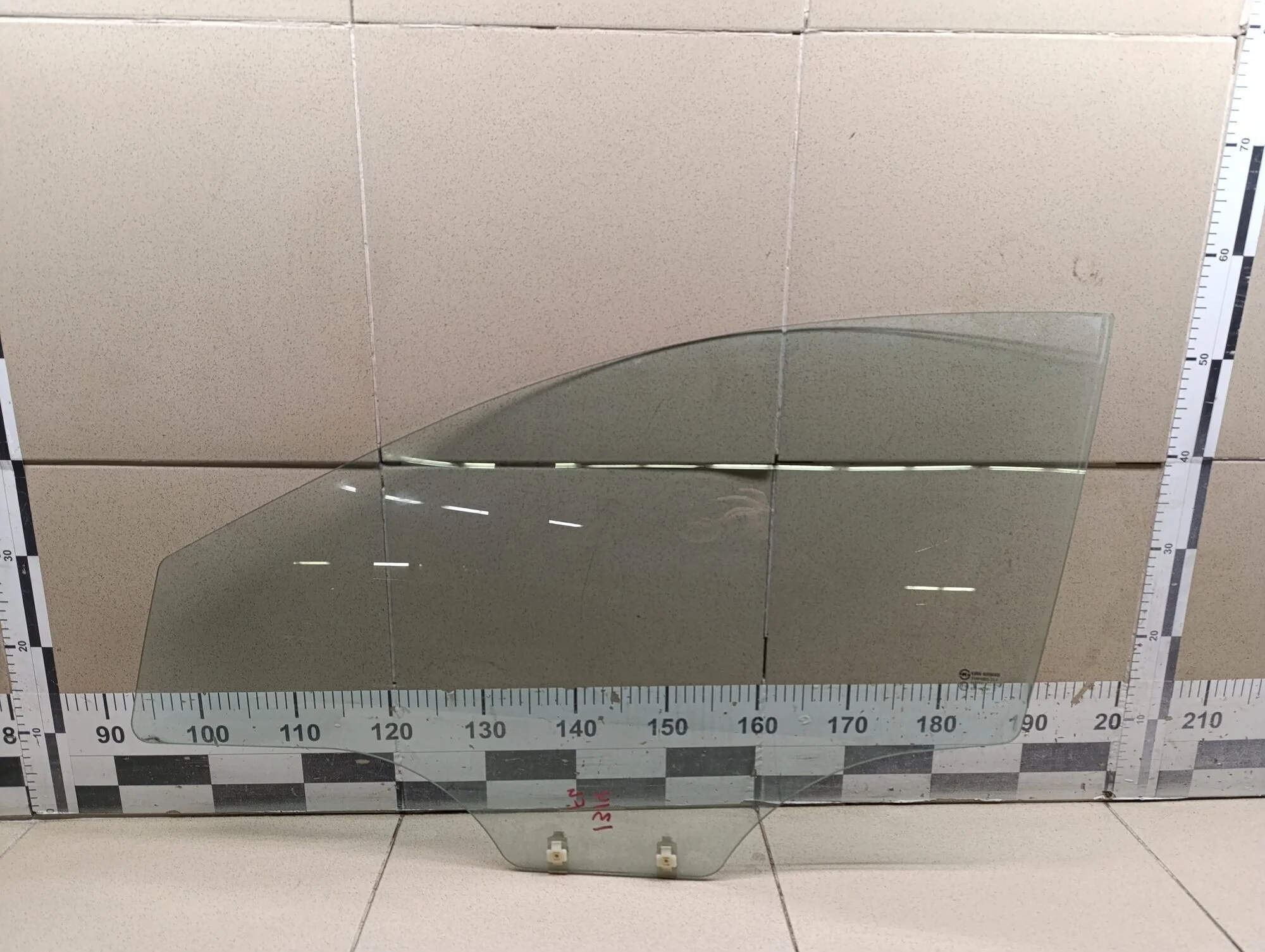 Стекло двери передней левой Solaris 2010-2017