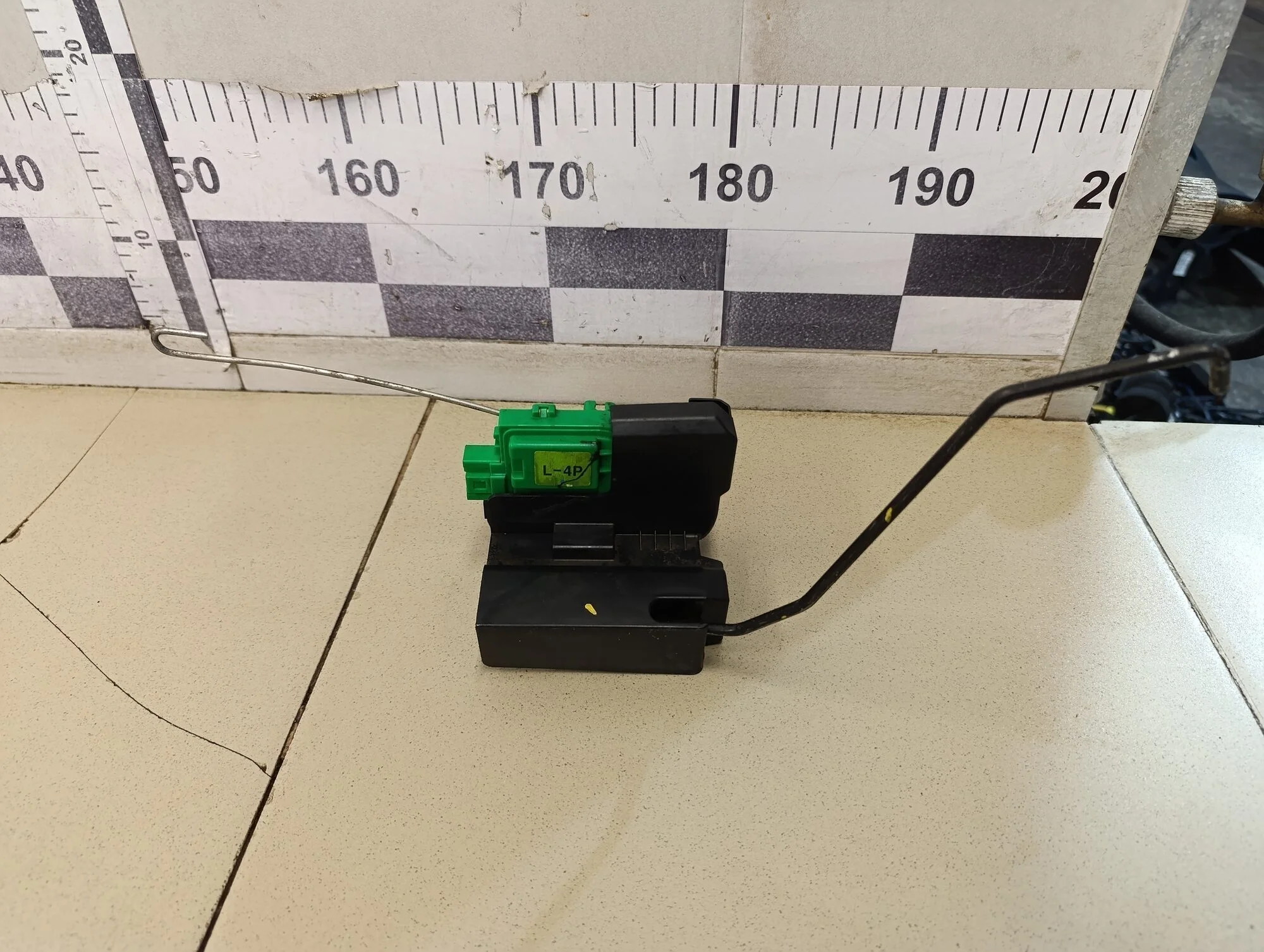 Замок двери передней левой Solaris 2010-2017