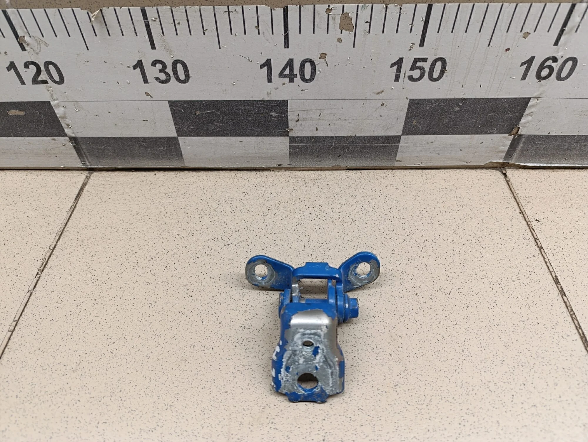 Петля двери Fabia 2007-2015