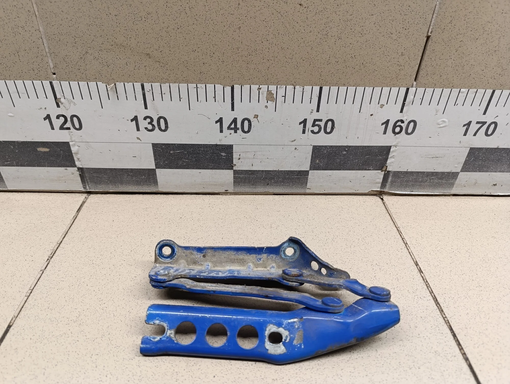 Петля капота левая Fabia 1999-2006