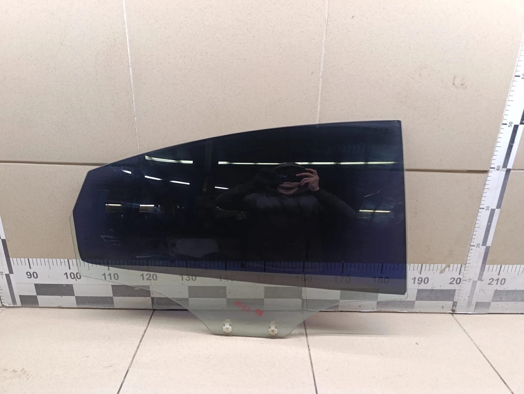 Стекло двери задней правой Solaris 2010-2017