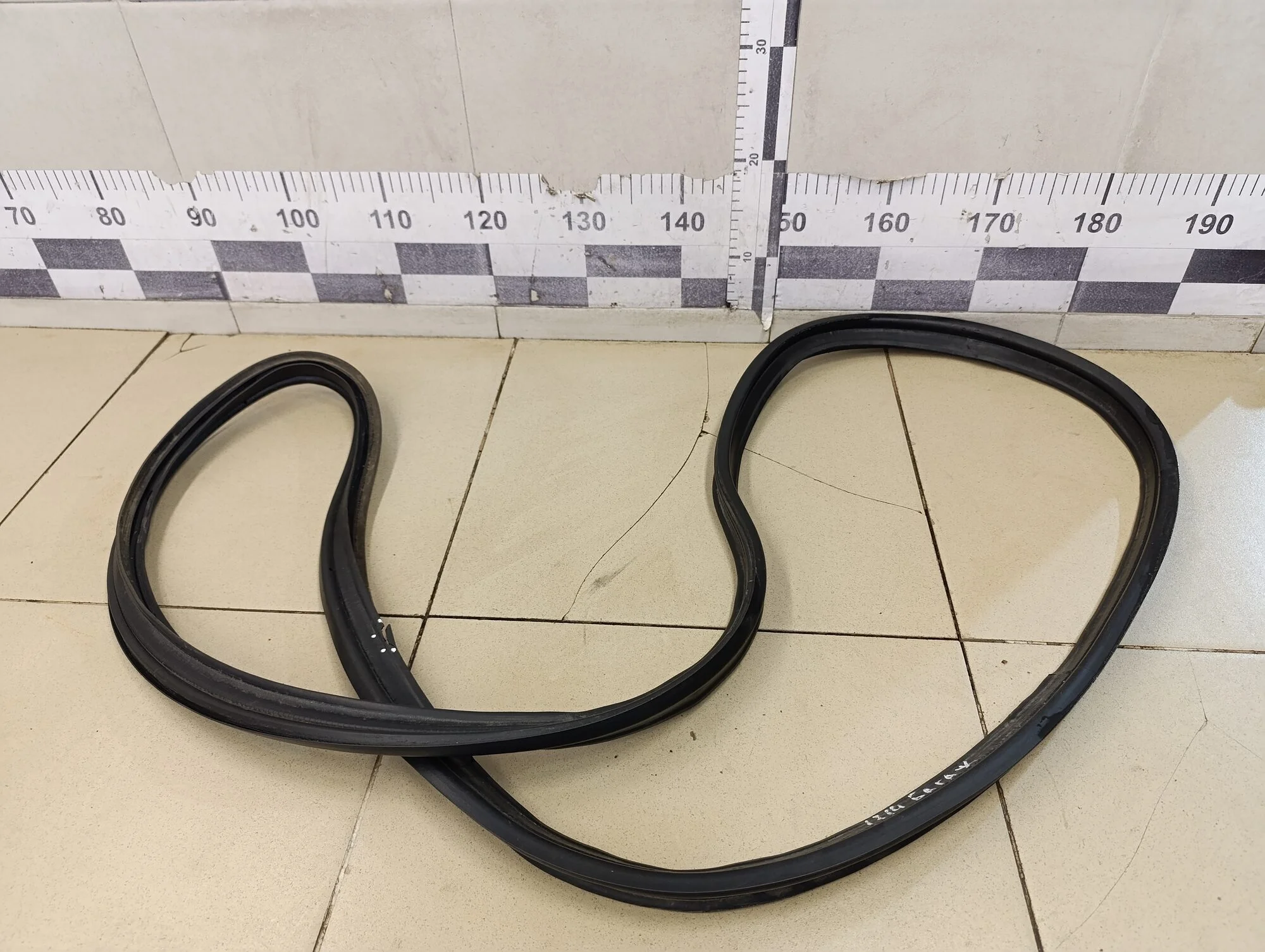 Уплотнитель багажника Solaris 2010-2017