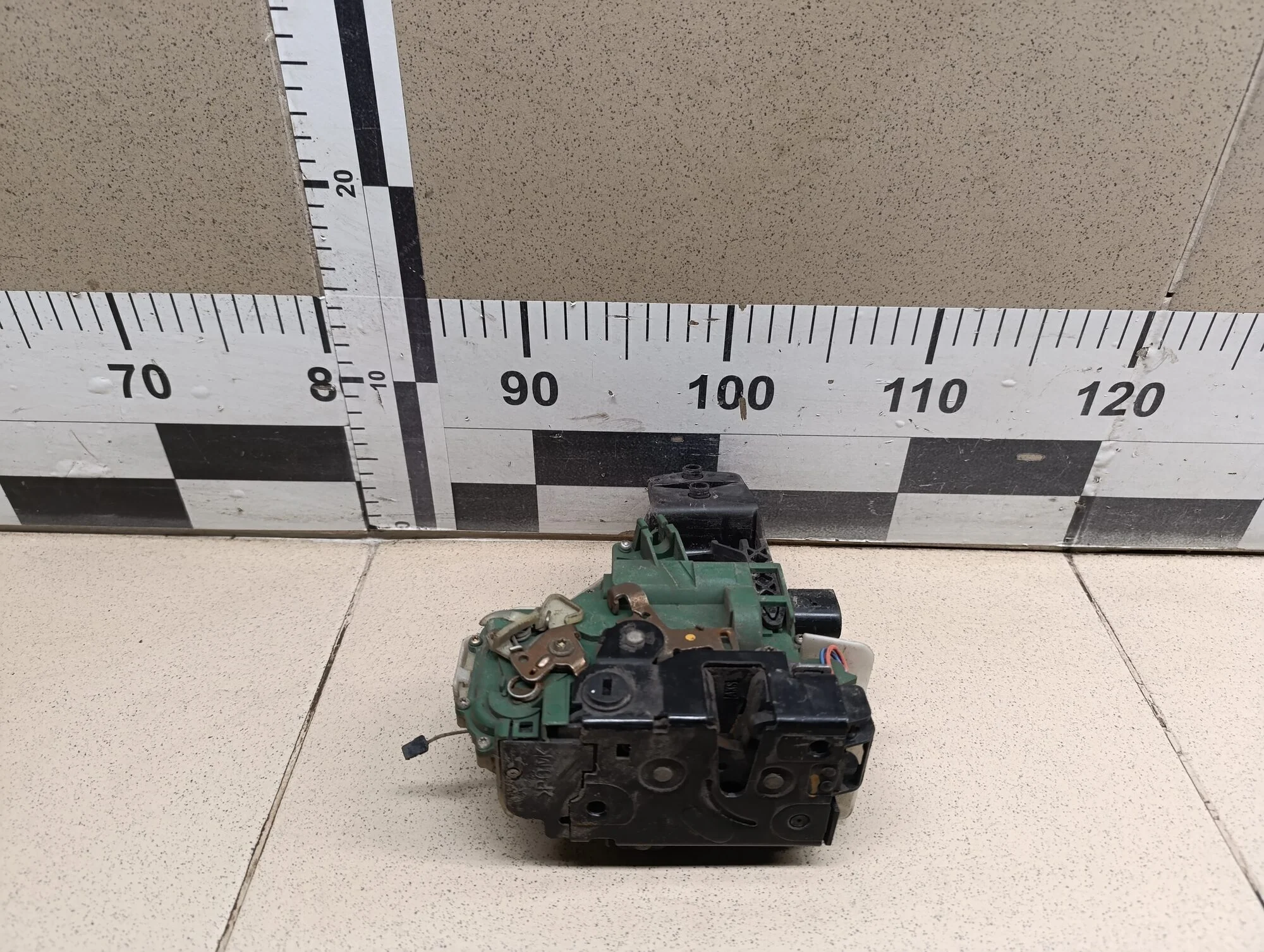 Замок двери задней левой Passat [B5] 2000-2005