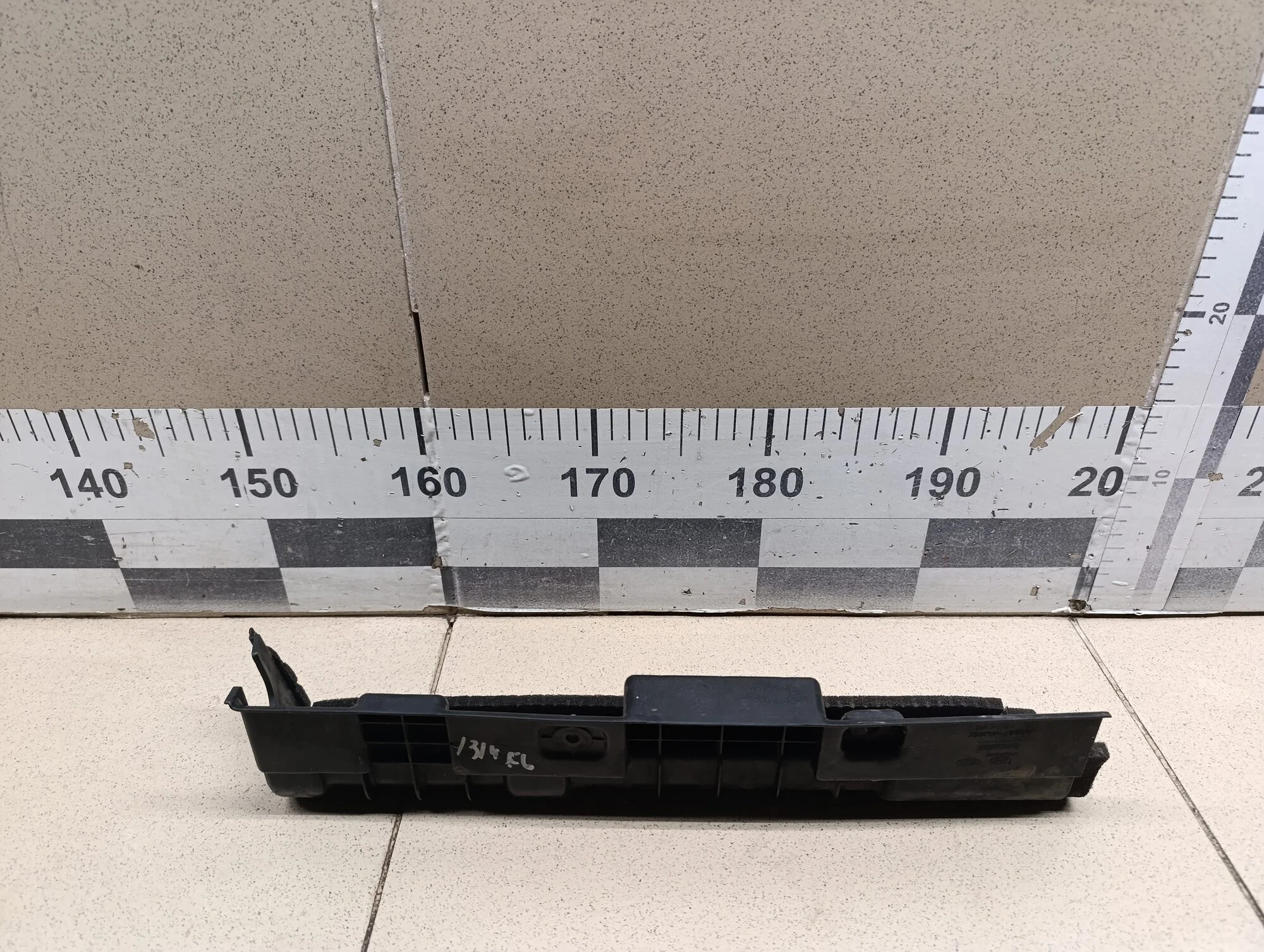 Воздуховод радиатора левый  Solaris 2010-2017