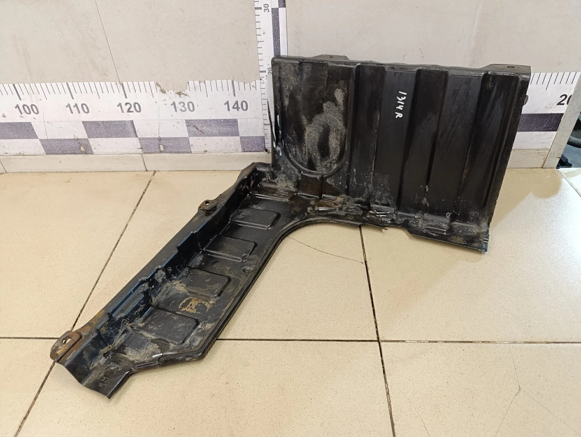 Пыльник двигателя боковой правый Solaris 2010-2017