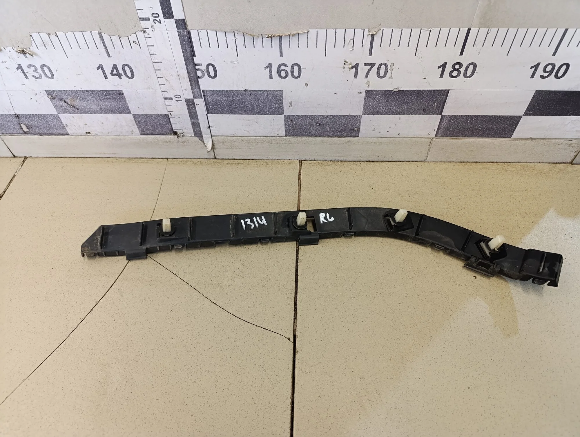 Направляющая заднего бампера левая Solaris 2010-2017