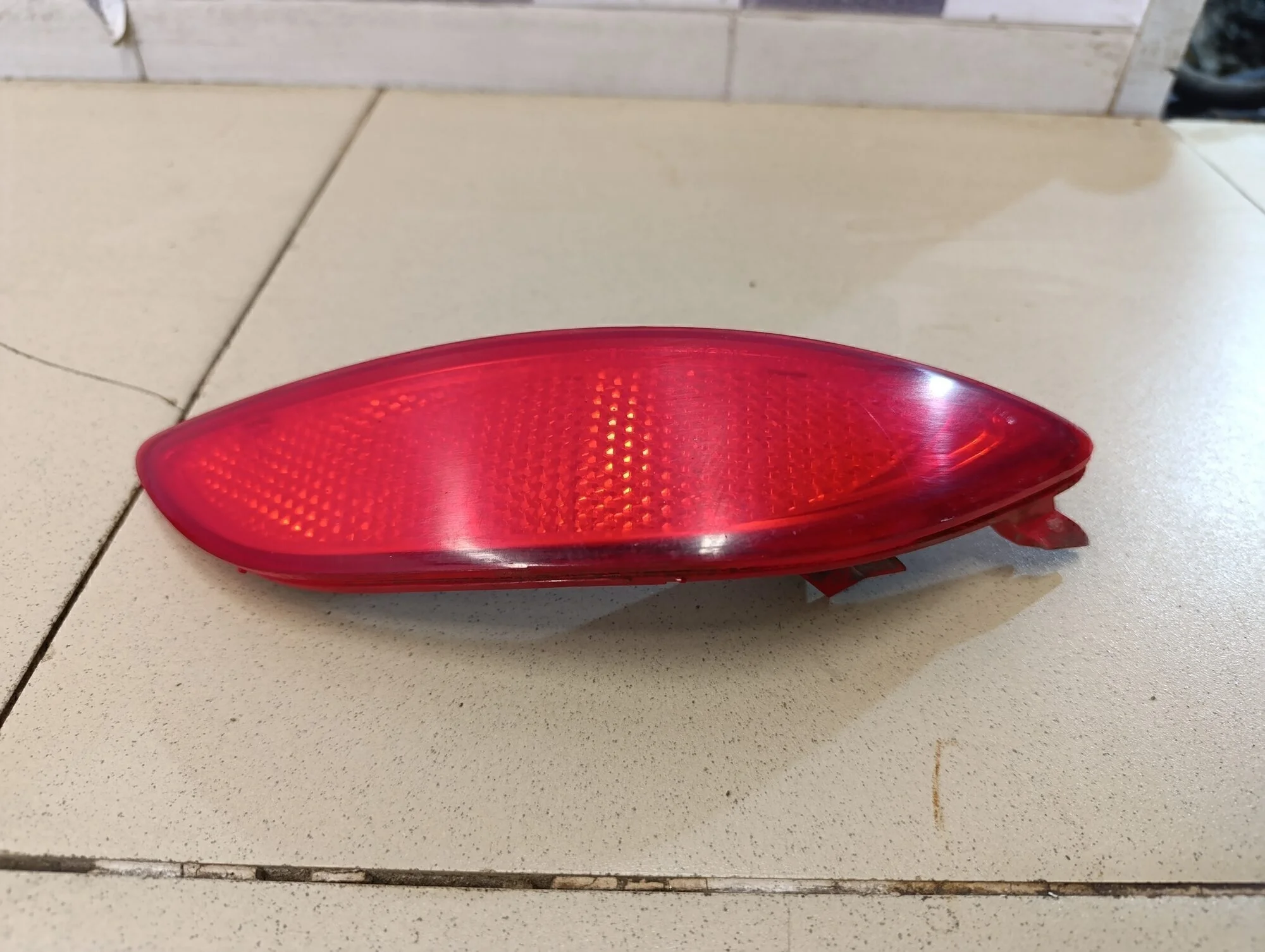 Отражатель в бампер задний правый Solaris 2010-2017