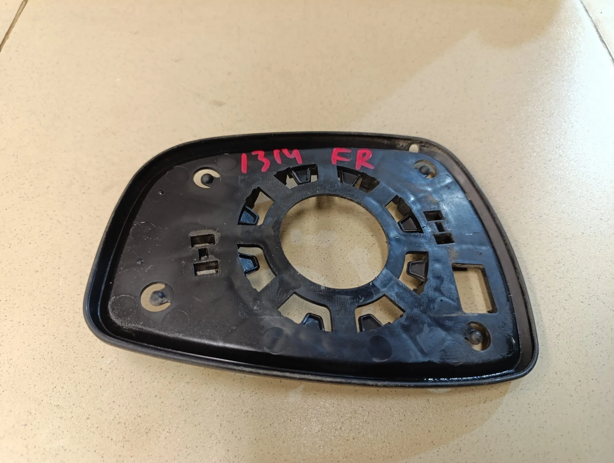 Рамка зеркала правого Solaris 2010-2017