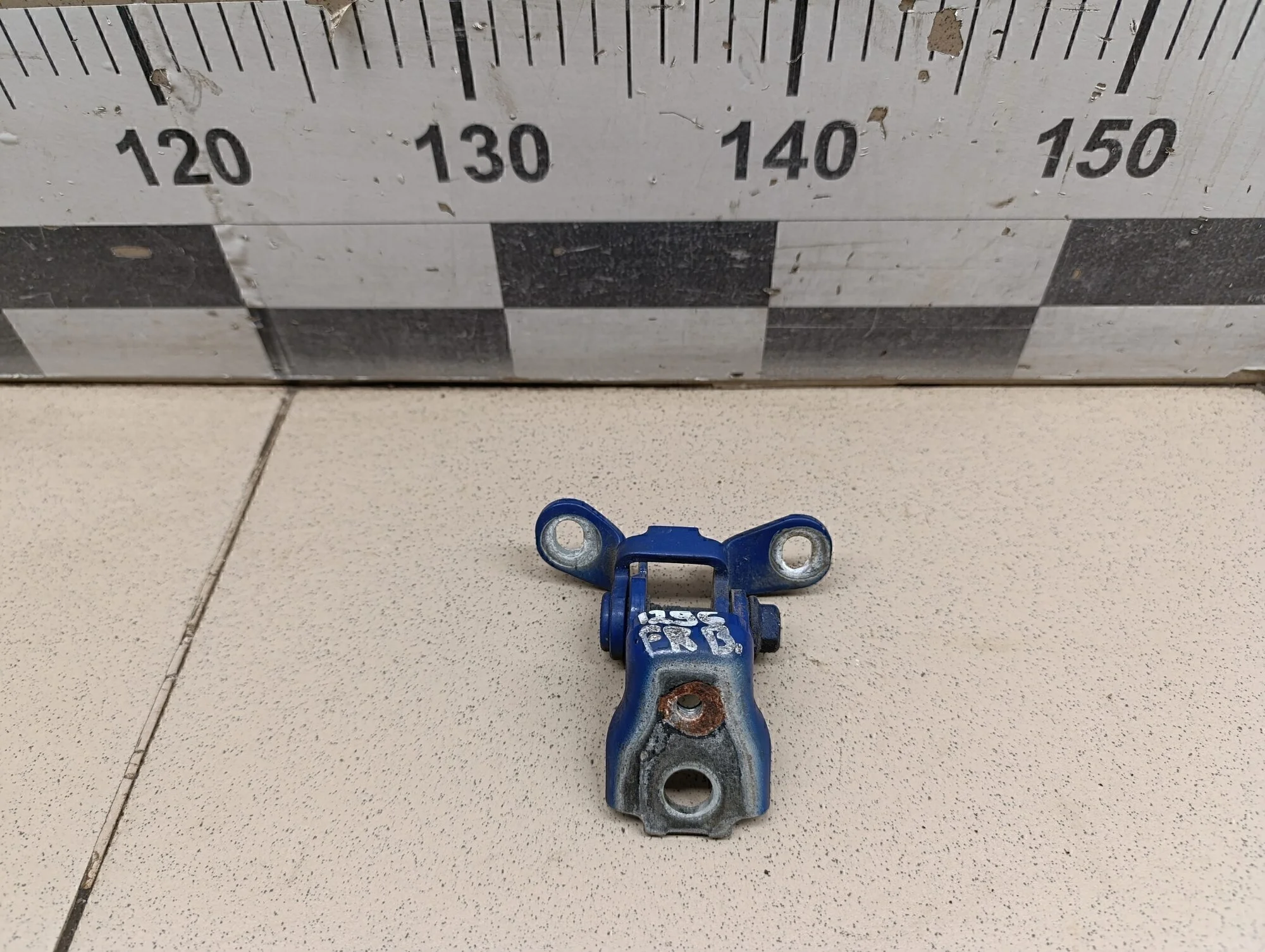 Петля двери Fabia 2007-2015