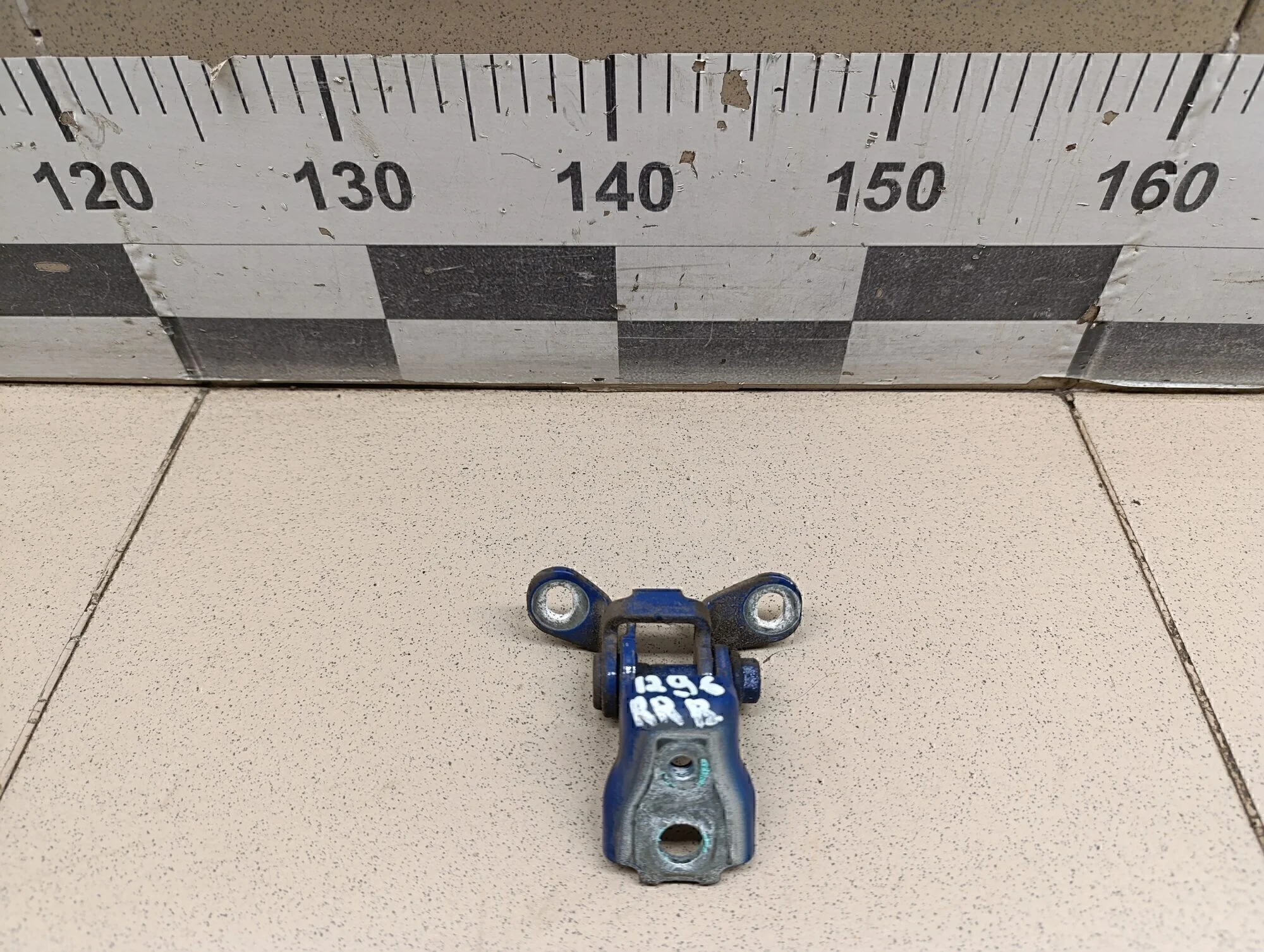 Петля двери Fabia 2007-2015