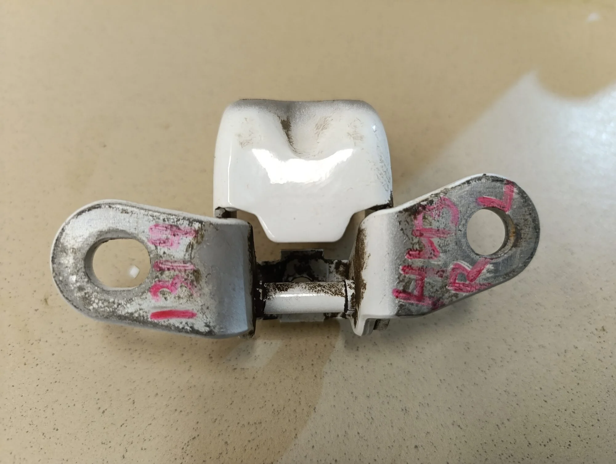 Петля двери задней левой нижняя Solaris 2010-2017