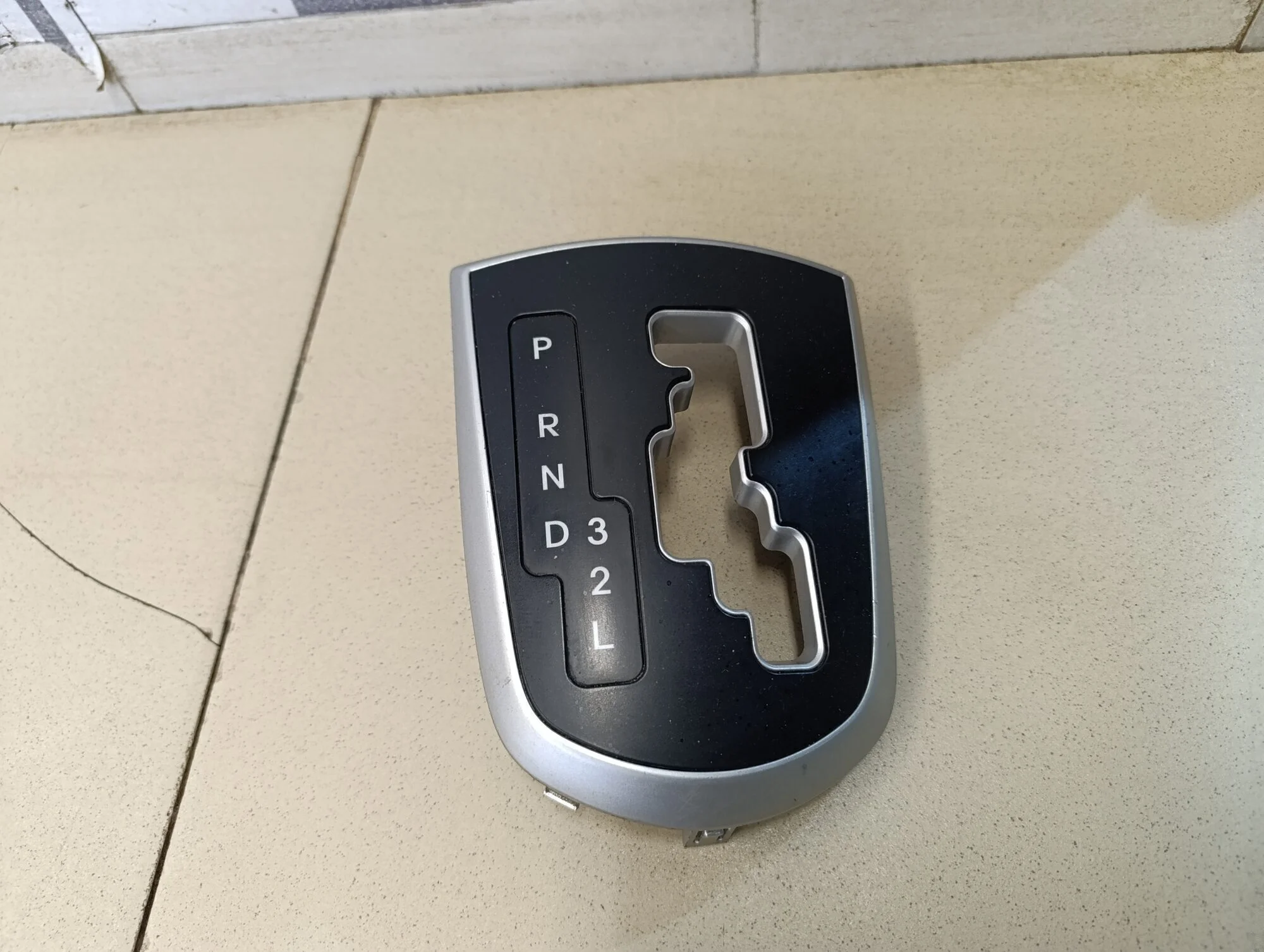 Накладка индикатора переключения передач Solaris 2010-2017