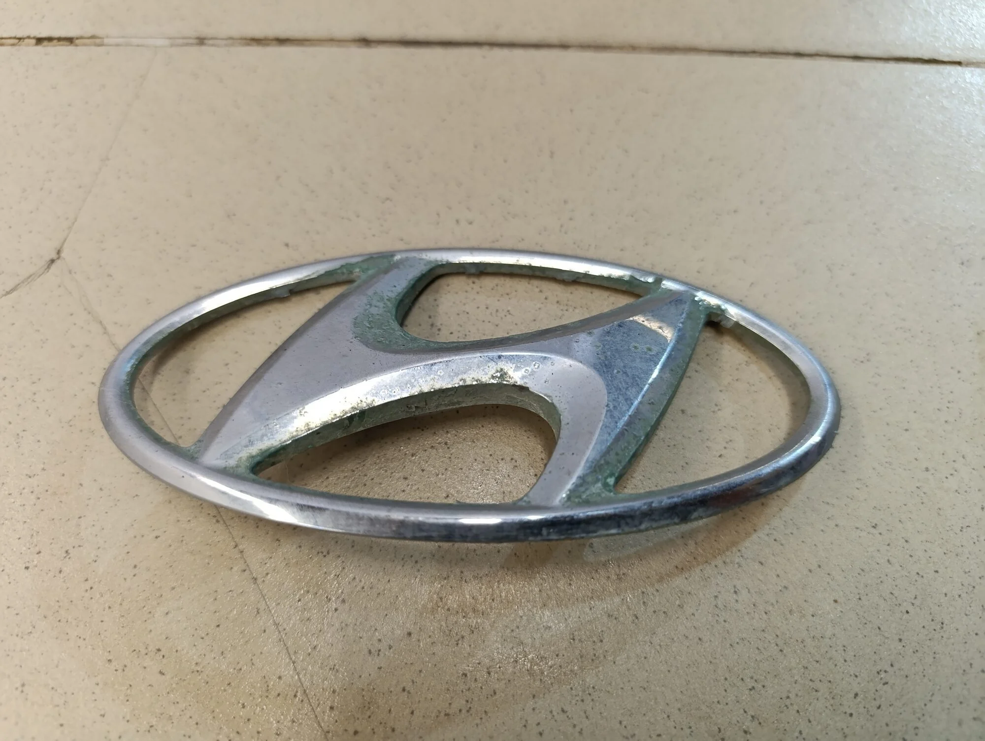 Эмблема на крышку багажника Solaris 2010-2017