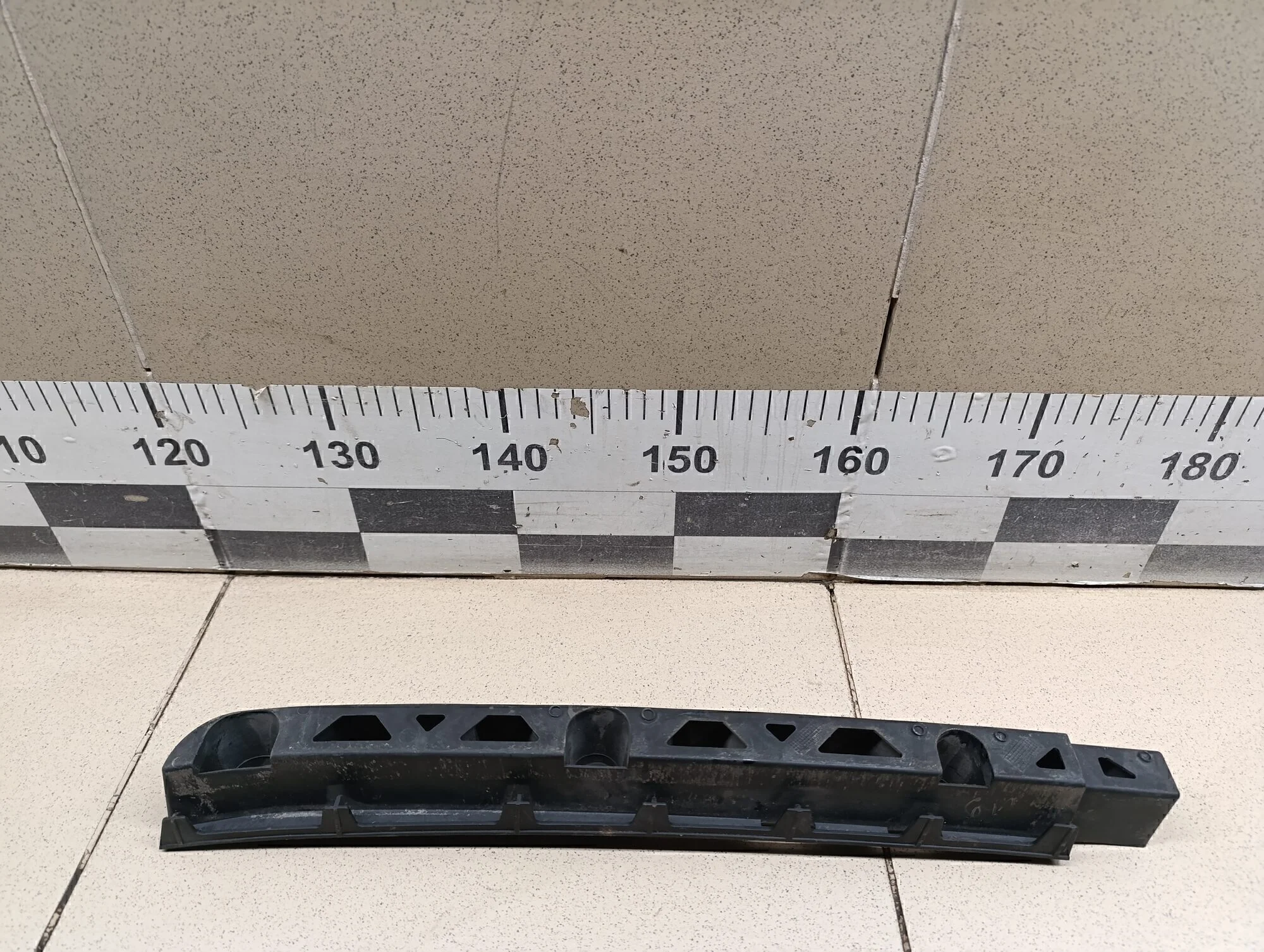 Направляющая заднего бампера правая Fabia 2007-2015