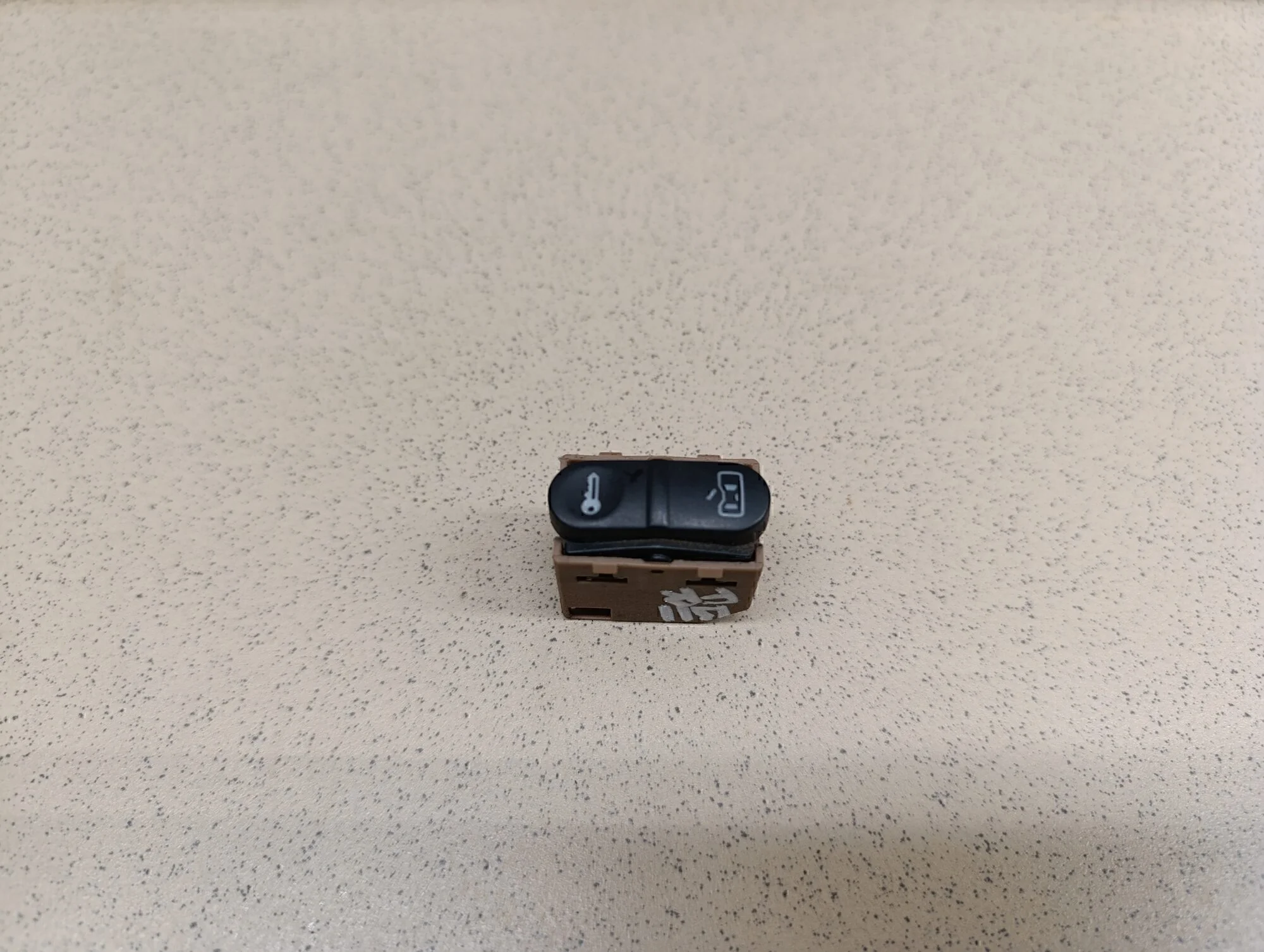 Кнопка центрального замка Passat [B5] 2000-2005