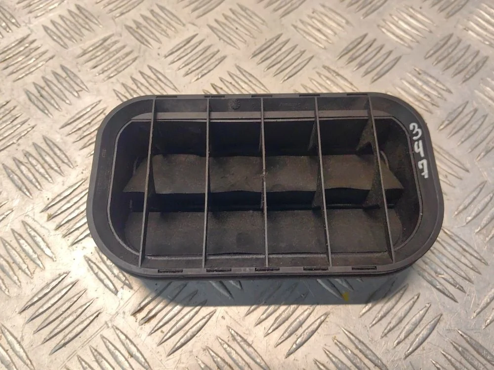 Клапан вентиляции крыла Volkswagen Passat B5+