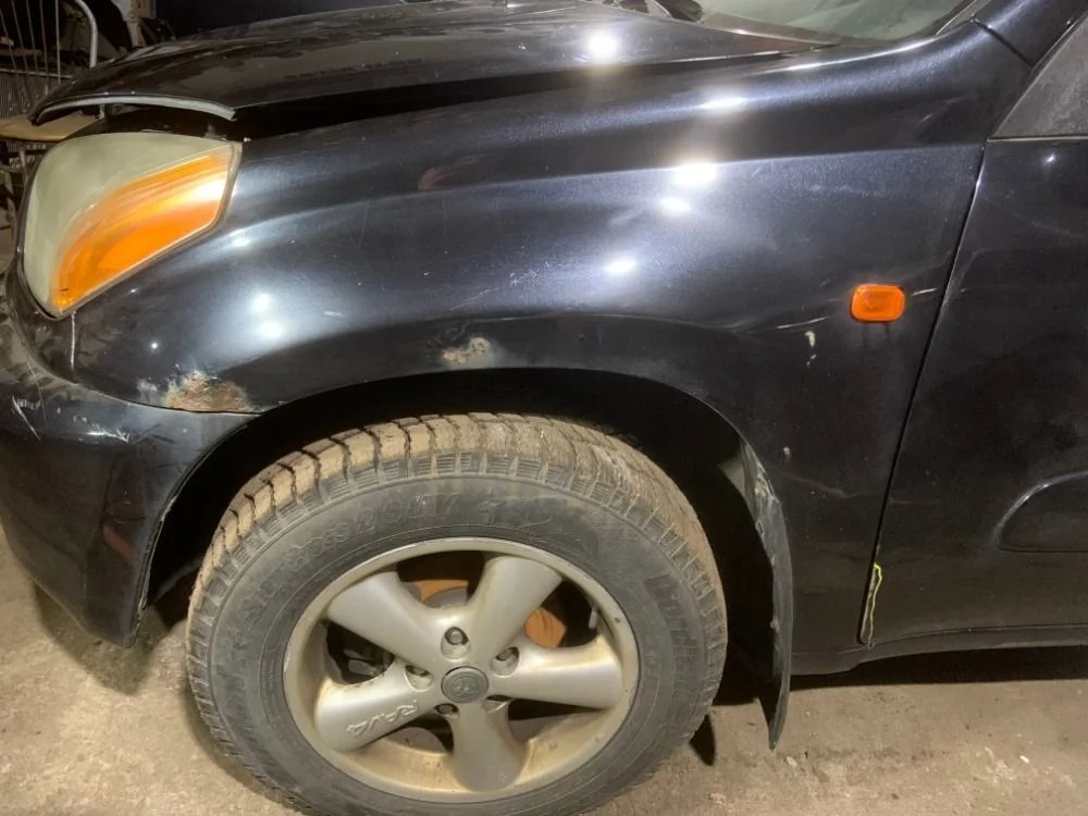 Крыло переднее левое Toyota Rav 4 .  2 поколения