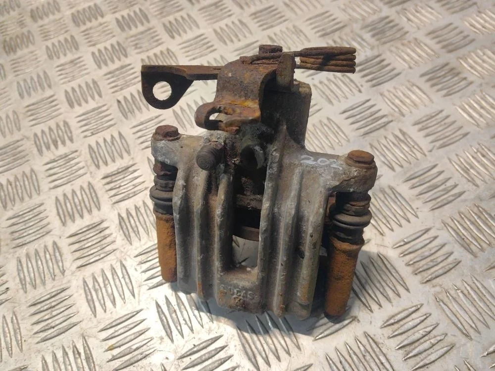 Суппорт тормозной задний левый VW Passat B5+