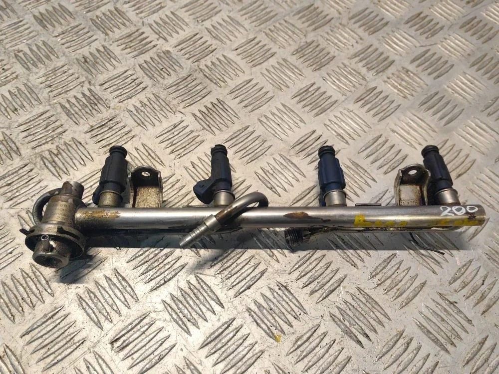 Топливная рейка Volkswagen Passat B5+