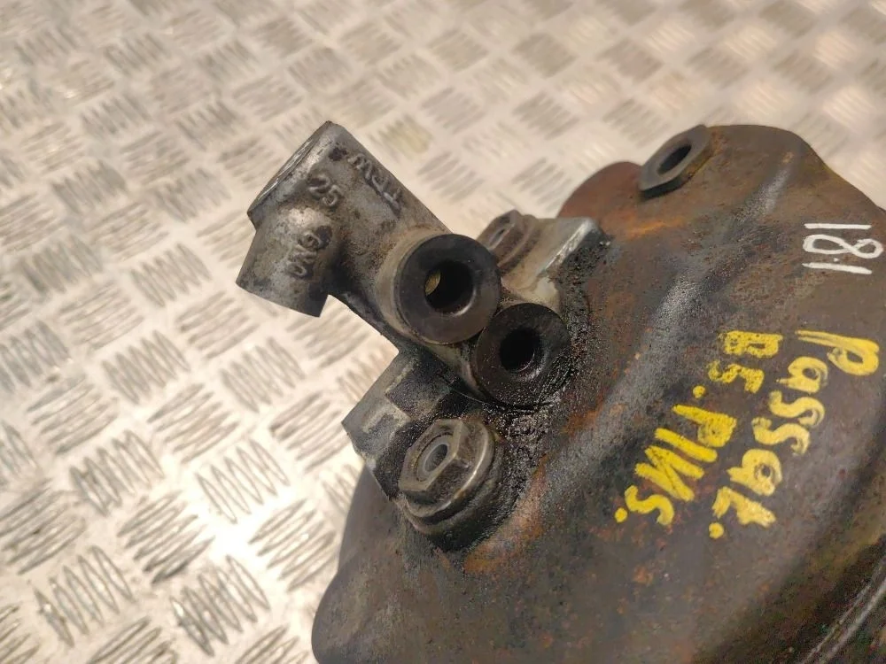 Главный тормозной цилиндр Volkswagen Passat B5+