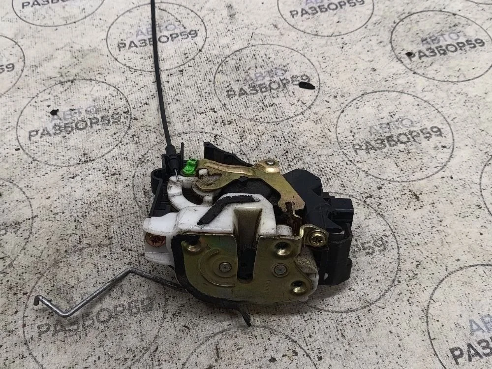 Замок двери Mitsubishi Outlander I (2002—2009)