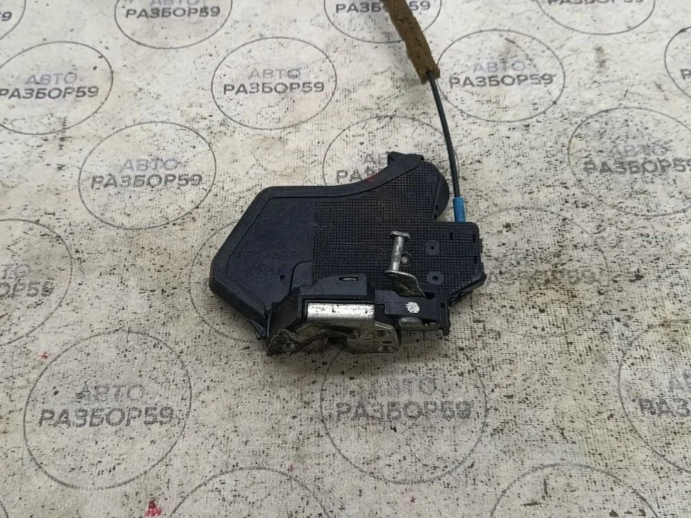 Замок двери задней правой Toyota Avensis T250 рестайлинг (2006—2009)