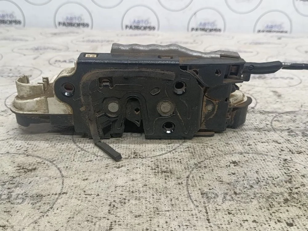 Замок двери передней правой Volkswagen Polo V (2009—2015)