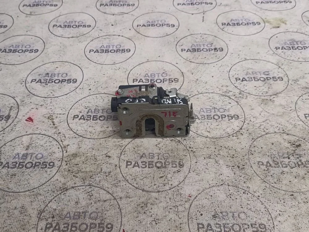 Замок двери задней левой Renault Sandero I (2009—2014)