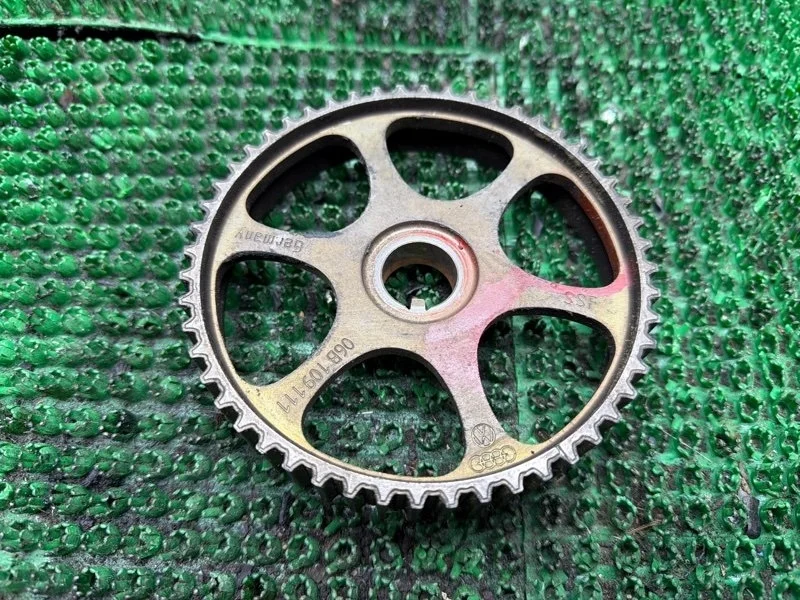 Шестерня распредвала Volkswagen 06B109111