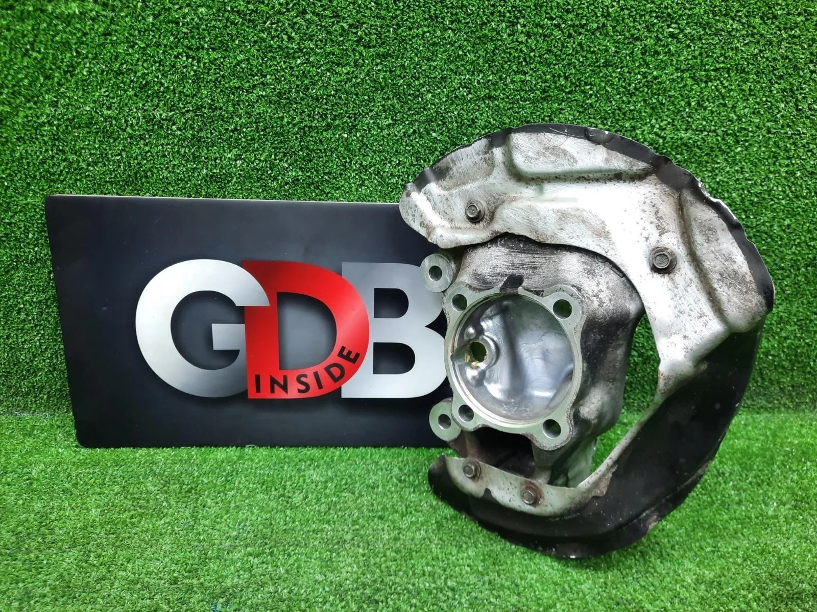 Кулак поворотный BMW 1 series 17.04.2013 31216792285 F20 N13B16A, передний левый