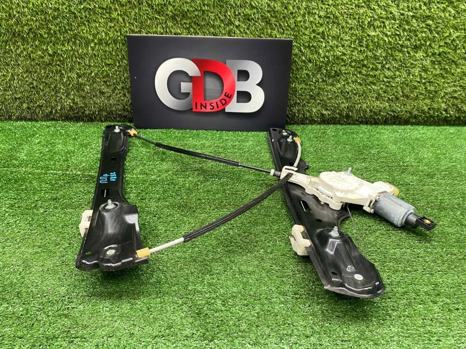 Стеклоподъемник BMW X1 23.02.2012 51332990385 E84 N20B20A, передний левый