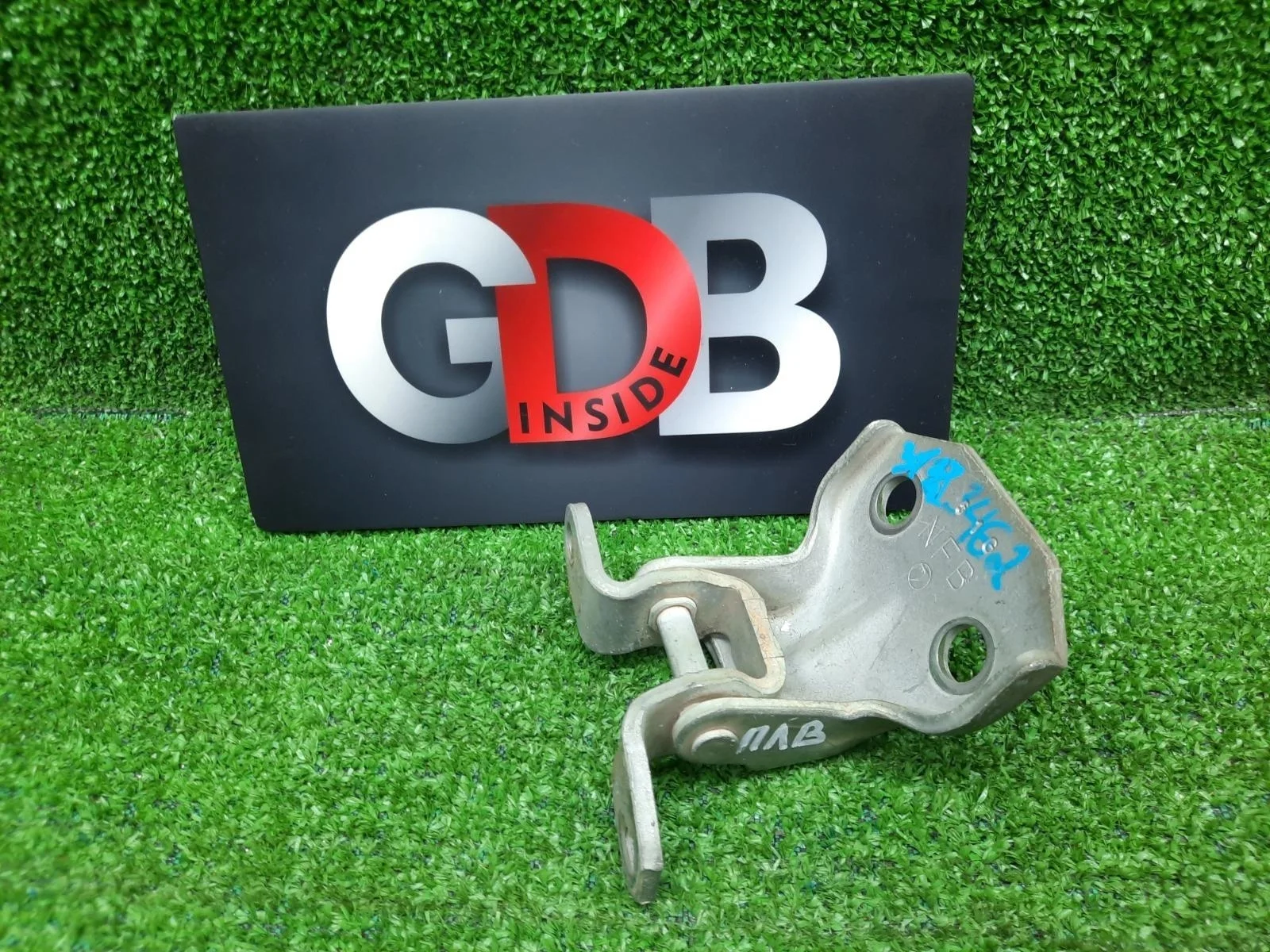 Петля двери Subaru Forester 21.01.2005 61220FA010 SG5 EJ205, передняя