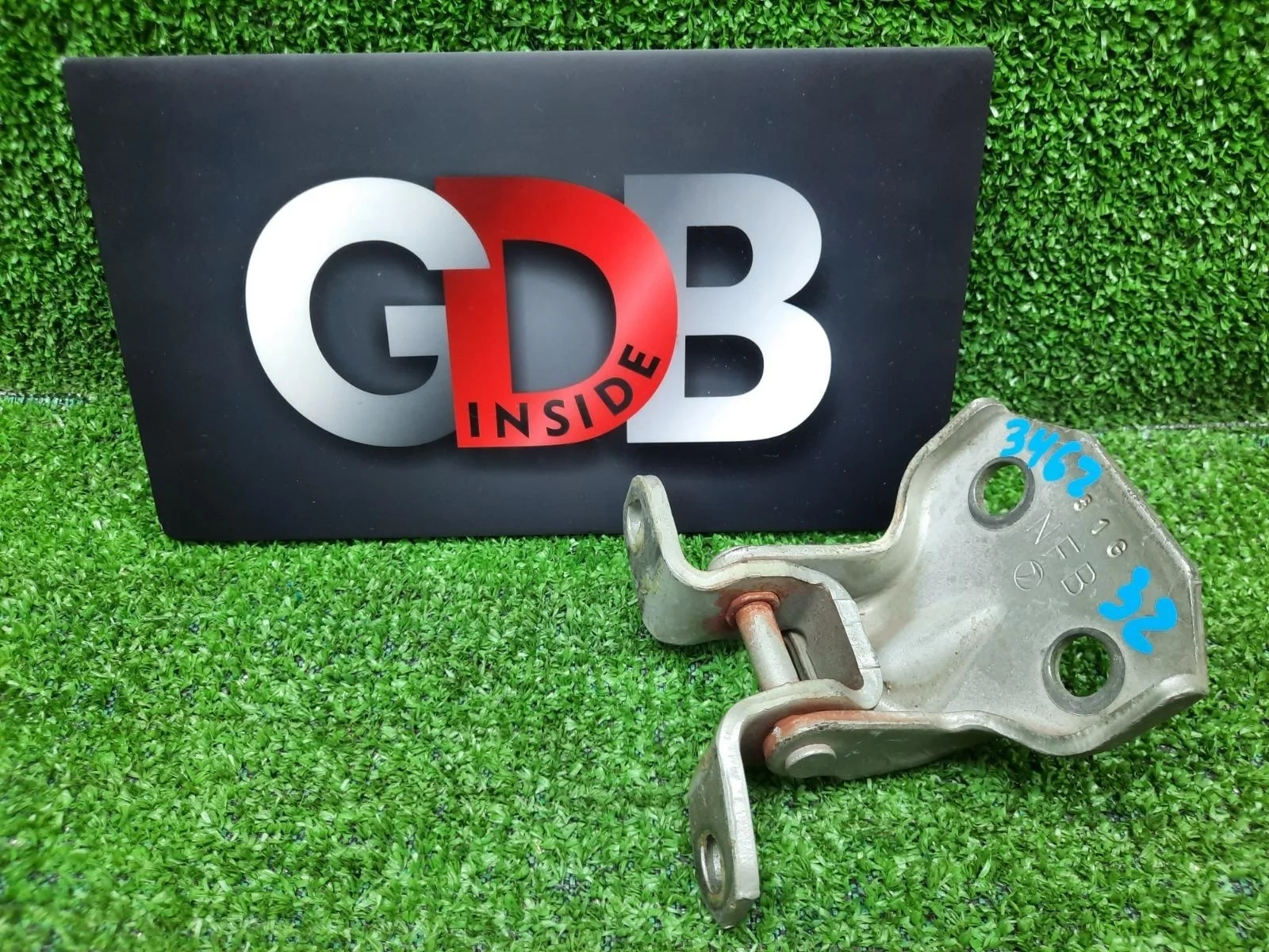 Петля двери Subaru Forester 21.01.2005 61220FA010 SG5 EJ205, передняя