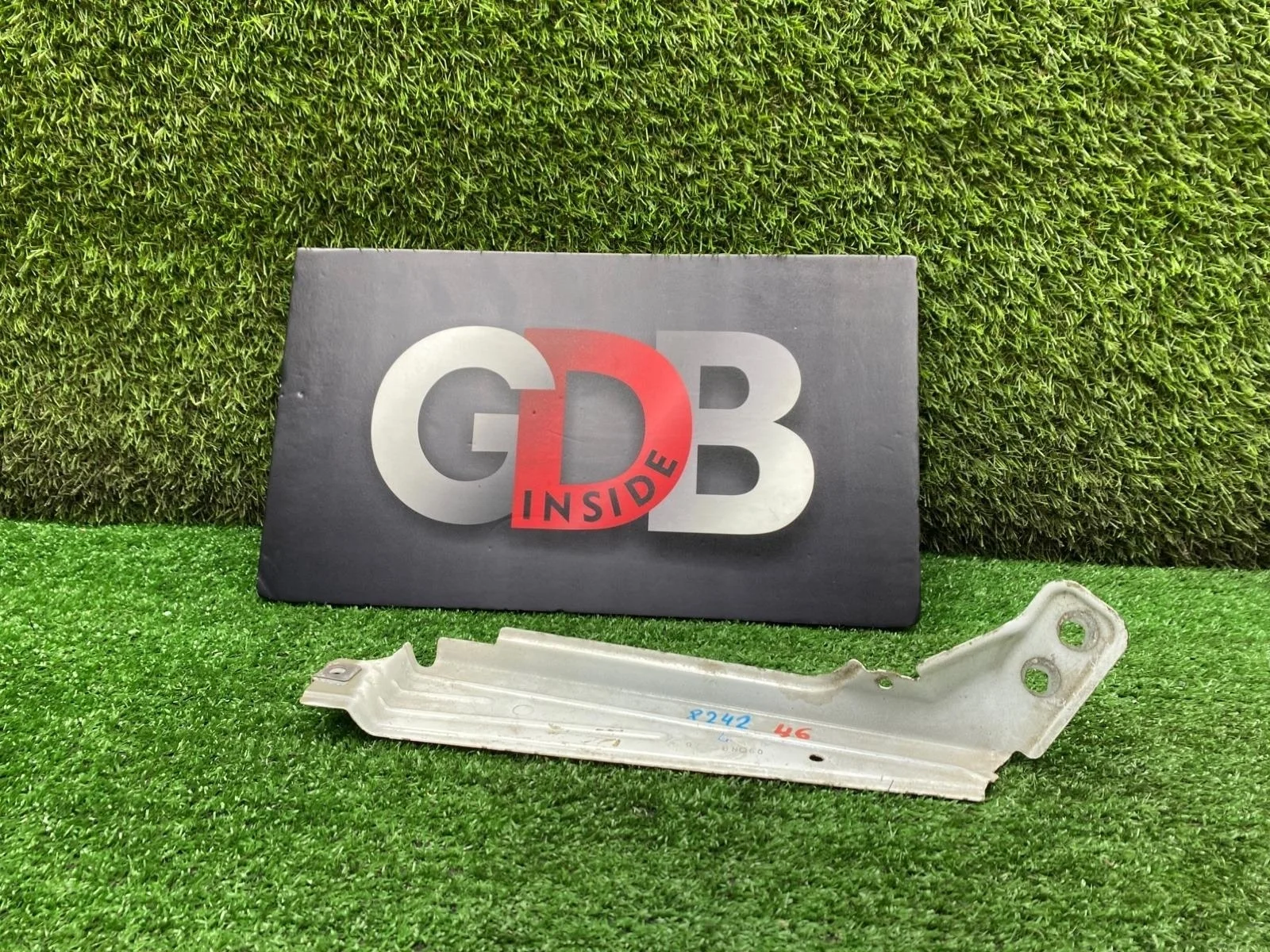 Кронштейн крыла BMW X3 2012 41357267325 F25 N55B30A, передний левый