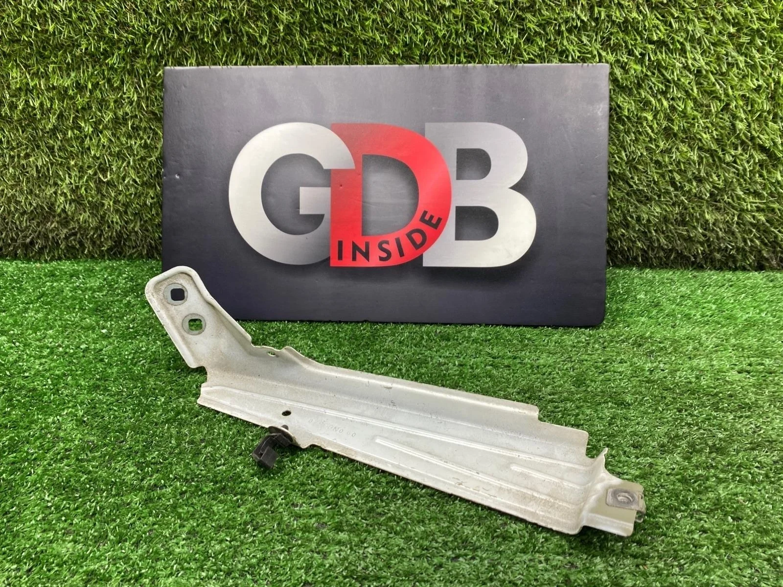 Кронштейн крыла BMW X3 2012 41357267326 F25 N55B30A, передний правый