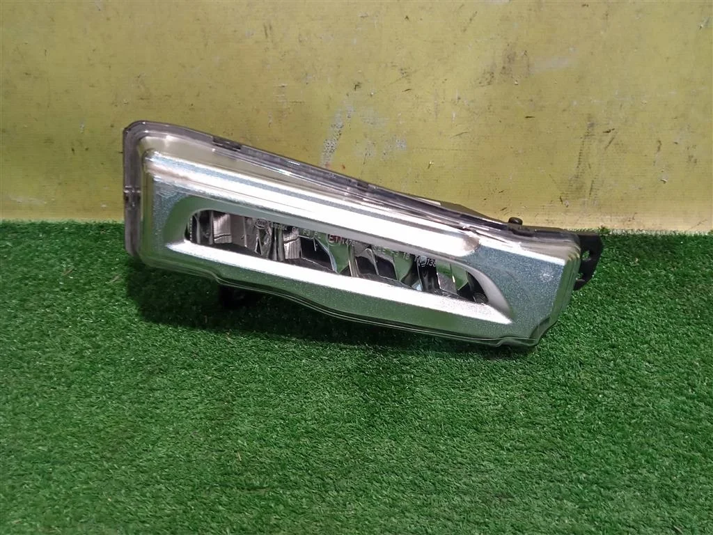 Фара противотуманная правая  BMW X5 G05 2018 63177406366 18760